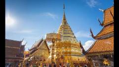 picturesque HuaHin sunset, awe-inspiring, sun setting over the horizon, photorealistic, clouds reflecting warm hues, highly detailed, vibrant sky, high dynamic range, shades of orange and pink, diffused lighting, shot with a zoom lens.